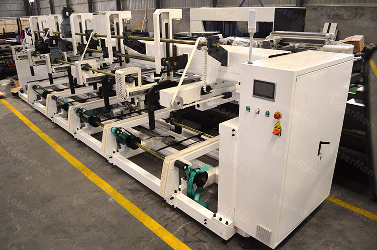Auto loading metal tube fiber laser cutting machine in factory 